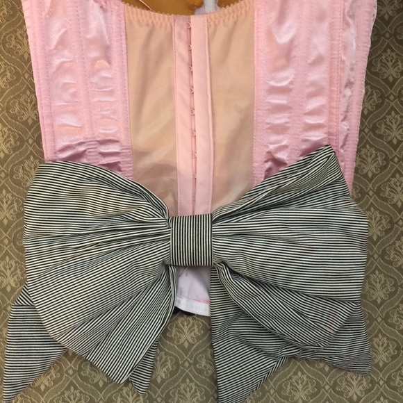 Cigarette Girl Bustier/Corset & Skirt Costume - Picture 5 of 7